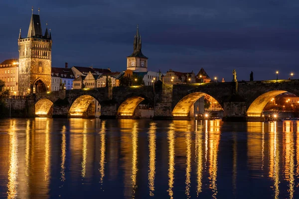 Pont Charles Dans Centre Prague Sur Rivière Vltava Nuit Des — Photo