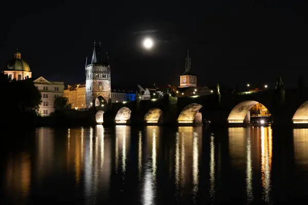 Pont Charles Dans Centre Prague Sur Rivière Vltava Nuit Des — Photo