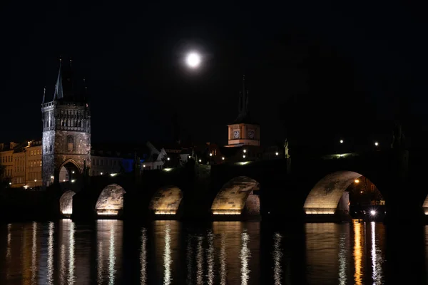 Pont Charles Dans Centre Prague Sur Rivière Vltava Nuit Des — Photo