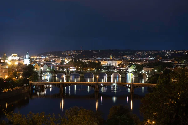 Вид Реку Влтаву Ночью Мосты Уличные Фонари Центре Праги — стоковое фото