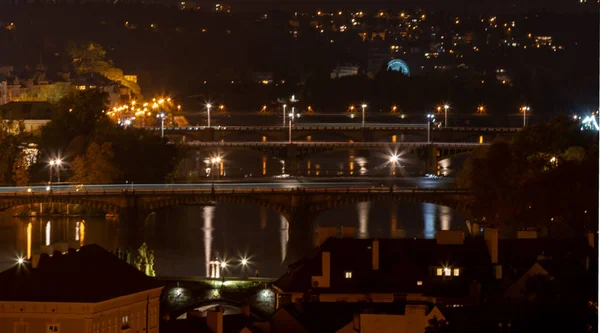Вид Реку Влтаву Ночью Мосты Уличные Фонари Центре Праги Чешской — стоковое фото