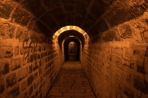 Leuchtende Lichter Einem Alten Steintunnel — Stockfoto