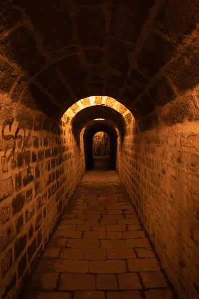 Leuchtende Lichter Einem Alten Steintunnel — Stockfoto