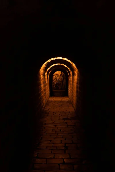 Luci Incandescenti Vecchio Tunnel Pietra — Foto Stock