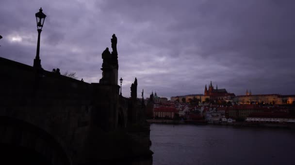 Podul Carol Fundal Castelul Praga Biserica Vitus Din Centrul Pragăi — Videoclip de stoc