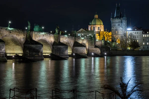 Altes Denkmal Karlsbrücke Aus Dem Jahrhundert Gebaut Aus Stein Und — Stockfoto