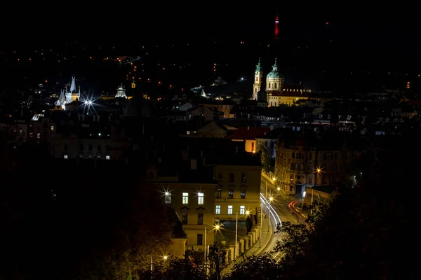 Yüzyıldan Kalma Aziz Niklas Kilisesi Prag Merkezinde Geceleri Sokak Işıklarından — Stok fotoğraf
