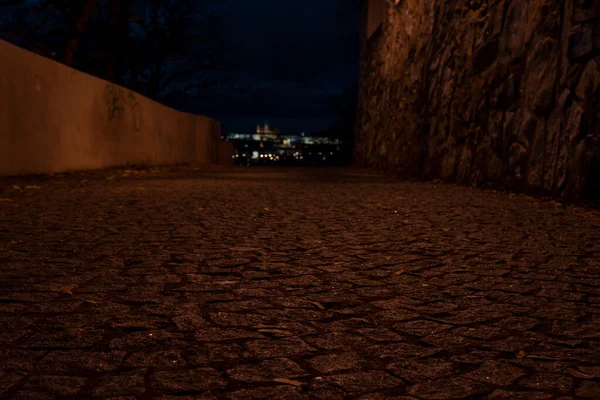 Licht Von Straßenlaternen Und Den Alten Steinmauern Der Festung Aus — Stockfoto