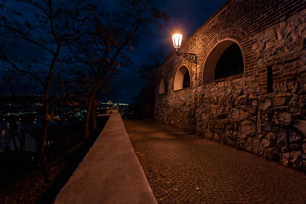 Luz Das Luzes Rua Antigas Paredes Pedra Fortaleza Século Pedras — Fotografia de Stock