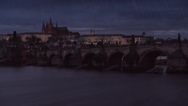 Tiden Förflutit För Den Strömmande Floden Vltava Och Karlsbron Från — Stockvideo