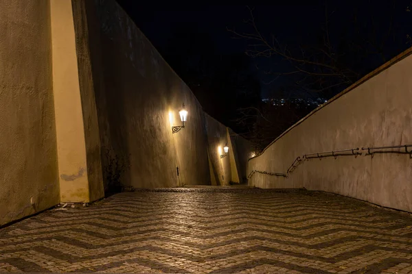 Sidewalk Cobblestones Pedestrians Light Street Lights Center Prague Night — Stock Photo, Image