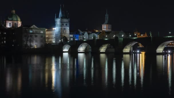 Timelapse Belyst Karlsbron Från Århundraden Och Ljus Från Gatubelysning Och — Stockvideo