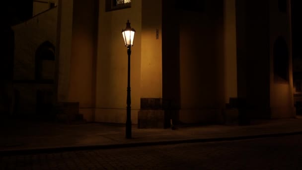 Światło Świateł Ulicznych Starym Mieście Kościół Hatal Starym Mieście Pradze — Wideo stockowe