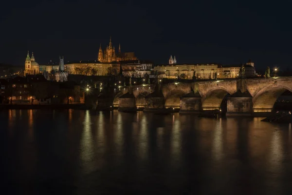 Vieux Château Prague Illuminé Pont Charles Vita Lumières Église Lampadaires — Photo
