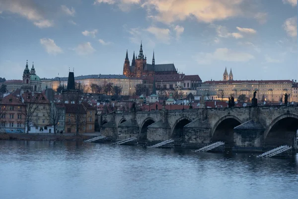 Prag Kalesi Charles Köprüsü Vita Kilisesi Işıkları Prag Merkezindeki Vltava — Stok fotoğraf