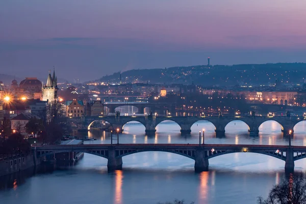 Uitzicht Vltava Rivier Bruggen Het Tussen Bruggen Karelsbrug Omliggende Architectuur — Stockfoto