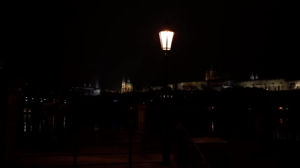 Czech Cumhuriyeti Nde Geceleyin Prag Caddesi Ndeki Bir Lambada Fener — Stok video