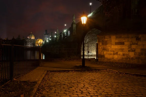 Lampadaire Trottoir Pavé Pavés Lumières Arrière Plan Sur Pont Charles — Photo