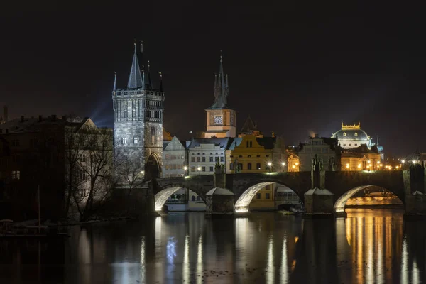 Ponte Charles Rio Vltava Luz Luzes Rua Centro Praga Inverno — Fotografia de Stock