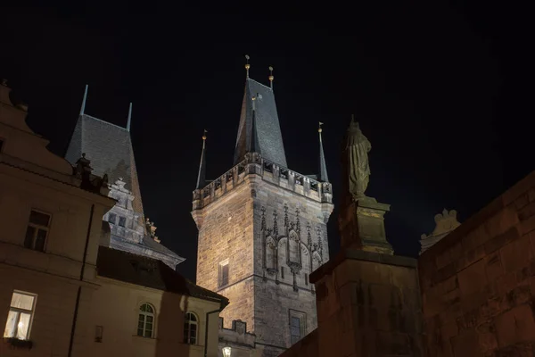 Malostranske Town Bridge Towers Charles Bridge Lampadaire Passerelle Piétonne Pavée — Photo