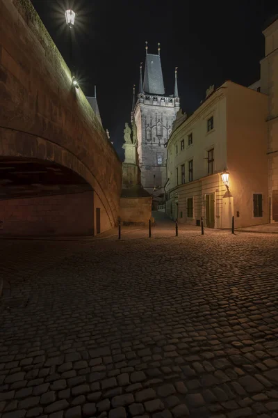 Malostranske Town Bridge Torres Charles Bridge Iluminação Rua Calçada Pedestre — Fotografia de Stock