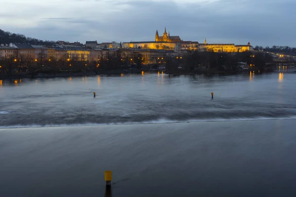 Pohled Řeku Vltavu Pozadí Pražského Hradu Kostela Víta Centru Prahy — Stock fotografie