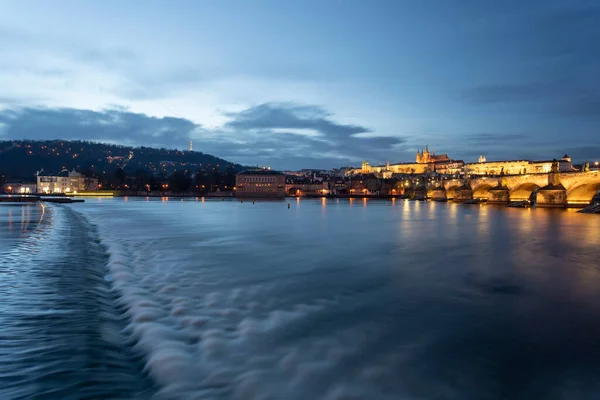 Vista Panoramica Del Ponte Carlo Sul Fiume Moldava Sullo Sfondo — Foto Stock