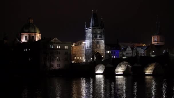 Slow Motion Rörelse Karlsbron Och Bridge Tower Och Den Strömmande — Stockvideo