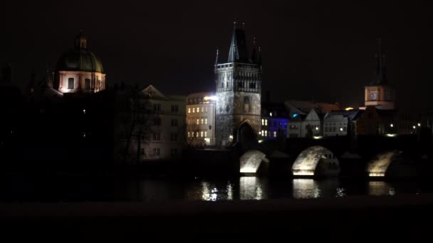 Lanterne Illuminazione Marciapiede Sul Ponte Carlo Notte — Video Stock