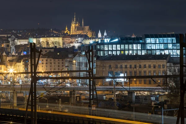 Vista Los Pilares Moderno Puente Ferroviario Cemento Centro Praga Noche — Foto de Stock