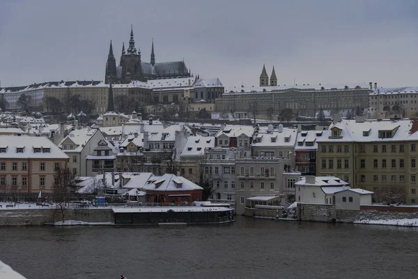 Vista Panoramica Sul Castello Praga Innevato Chiesa San Vito Tetti — Foto Stock