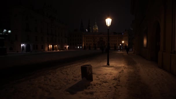 Yakından Aydınlatılmış Sokak Lambası Feneri Gece Sokak Lambalarında Parlayan Fener — Stok video