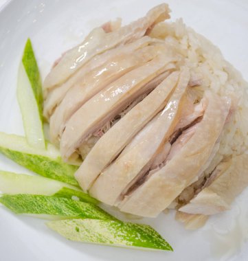 Hainese tavuklu pilav, Tayland usulü buğulanmış tavuklu pilav.