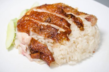 Hainese tavuklu pilav, Tayland usulü buğulanmış tavuklu pilav.