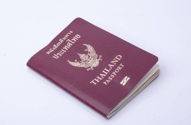 Tayland pasaportu beyaz arkaplanda izole edildi.