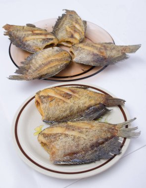 Yılan derisi Gourami Balığı, Pla Salit, balık kızartması