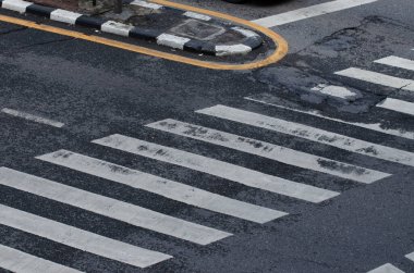 Karşıdan karşıya geçmek, zebra trafiği