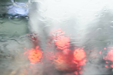 Yağmur damlası penceresinde