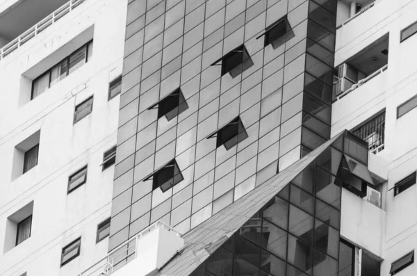Ventanas Del Edificio Oficinas Imagen Blanco Negro — Foto de Stock