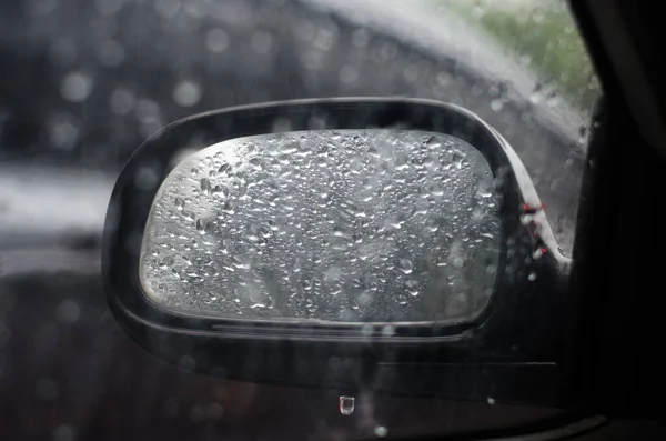 Gotas Reflexiones Las Luces Del Coche Través Del Espejo Retrovisor — Foto de Stock