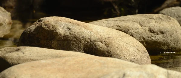 Rocas en el río — Foto de Stock