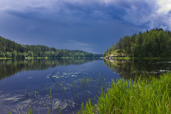 Ладожское озеро после шторма, Керелия, Россия
