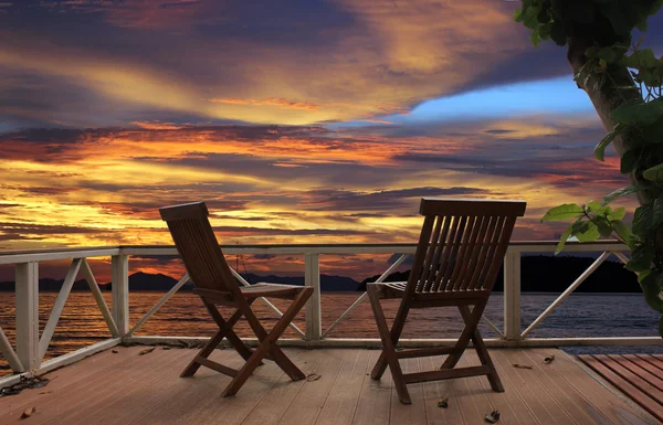 露台欣赏日落和安达曼海，泰国甲米 — 图库照片