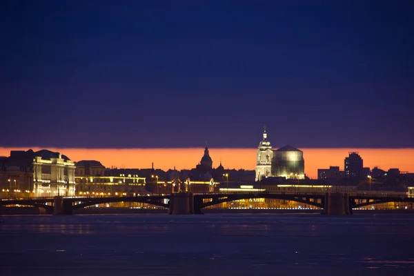 Vue sur l'île de Vassilievski à Saint-Pétersbourg, Russie — Photo