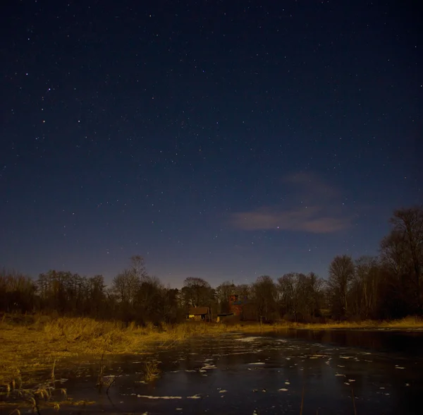 Paisaje nocturno del pueblo, Rusia — Foto de Stock