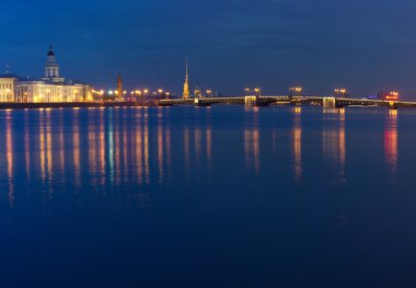 akşam St. Petersburg, nehir Neva, Rusya Federasyonu