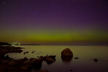 Kuzey ışıkları üzerinde Nisan 2016 yılında Ladoga Gölü