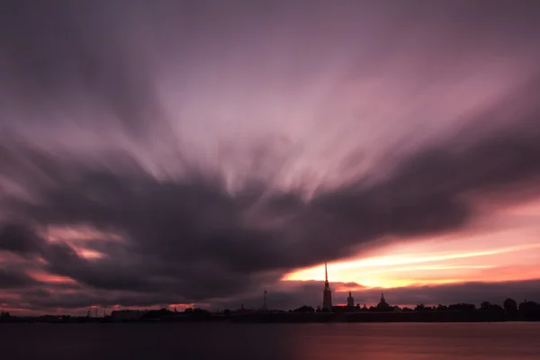 Pohled na Petra a Pavla pevnosti a paláce embankment, St. Petersburg, Rusko — Stock fotografie