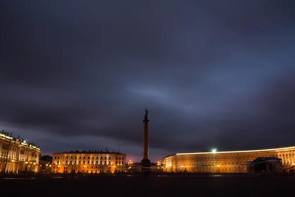 Vista de la Plaza del Hermitage y del Palacio en San Petersburgo, Rusia — Foto de Stock