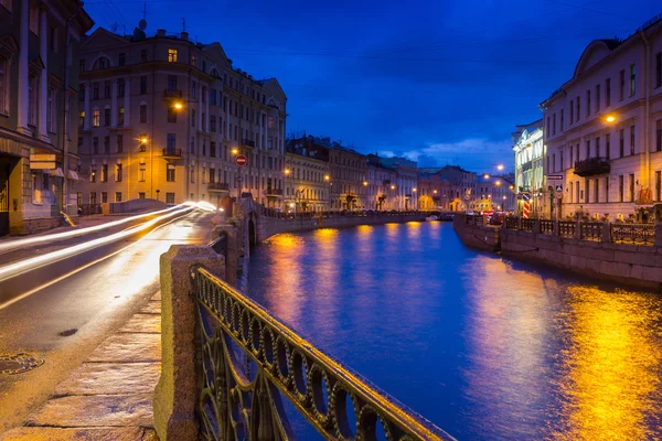 Banvallen av floden Moika i St. Petersburg, Ryssland — Stockfoto